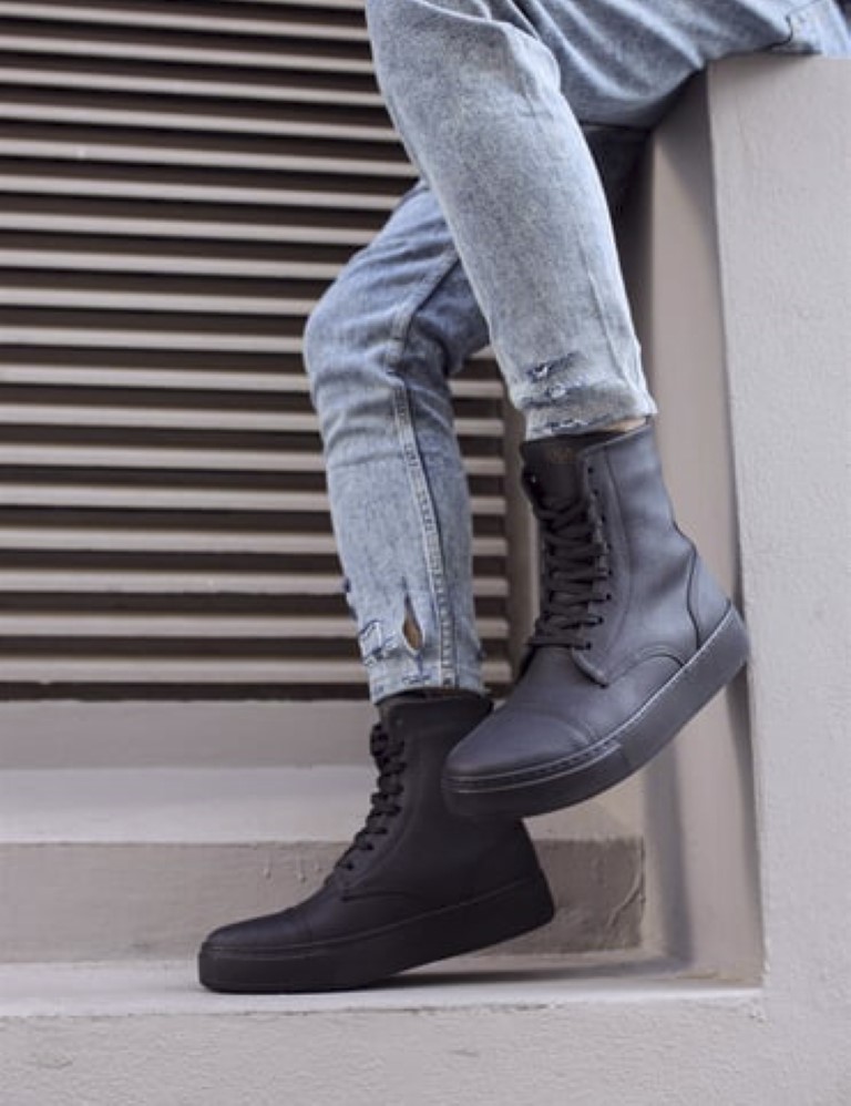 Ανδρικά μαύρα μποτάκια δερματίνη KN022M φωτογραφία